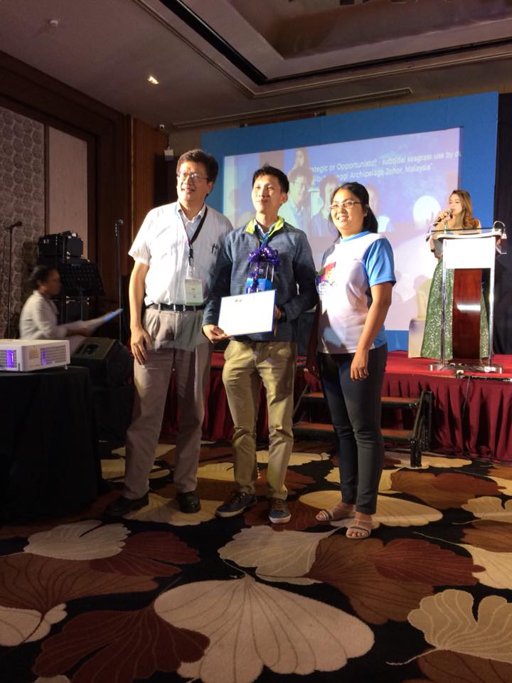 Harris Heng awared best poster. Photo courtesy of Jillian Ooi.